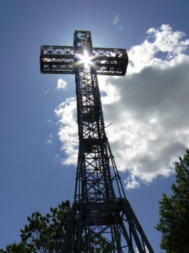 Une croix pour le premier Noël à Montréal