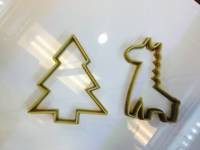 The Holidays with the Paré family - Cookie cutter workshop